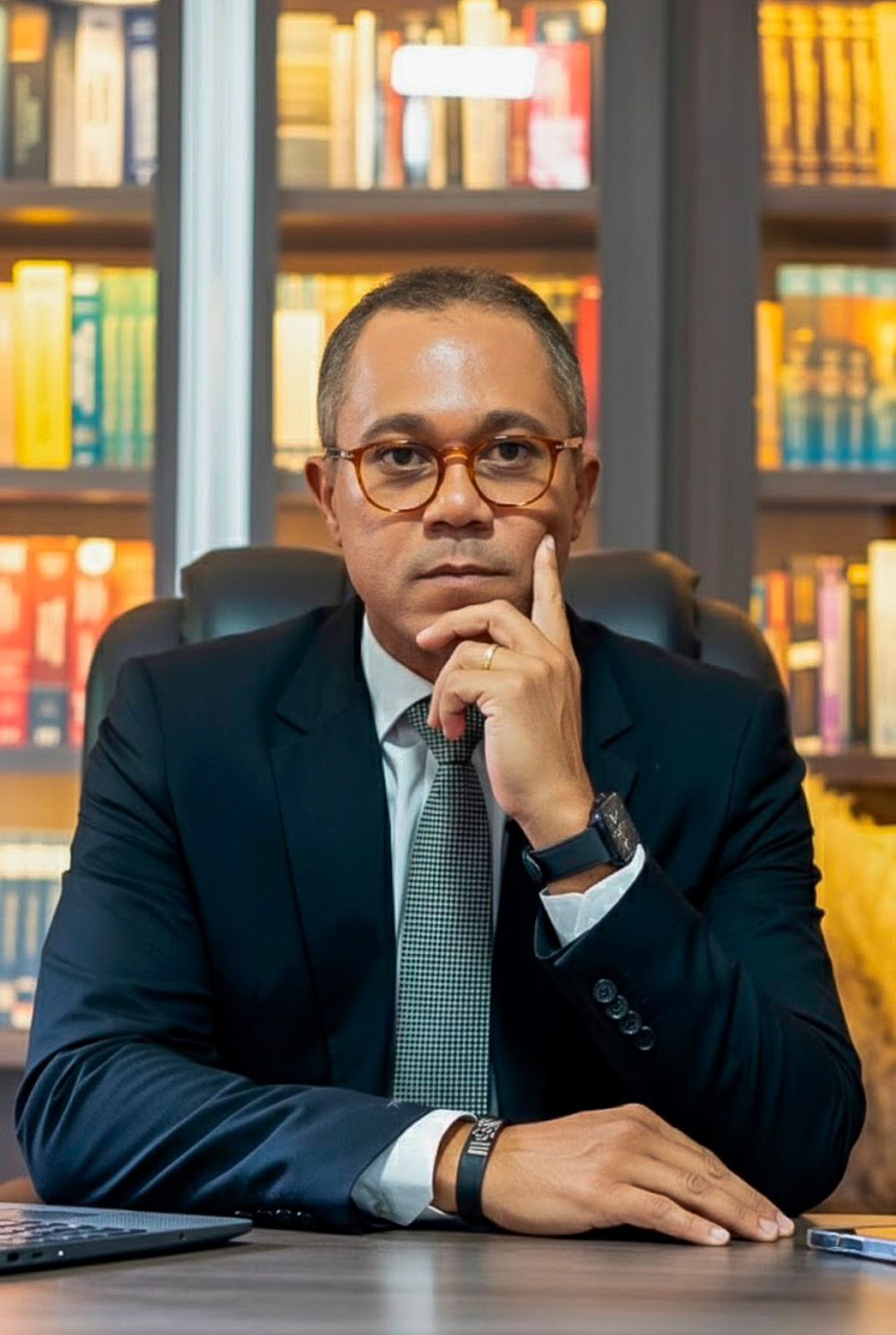 Dr. Leopoldo Garcia no escritório